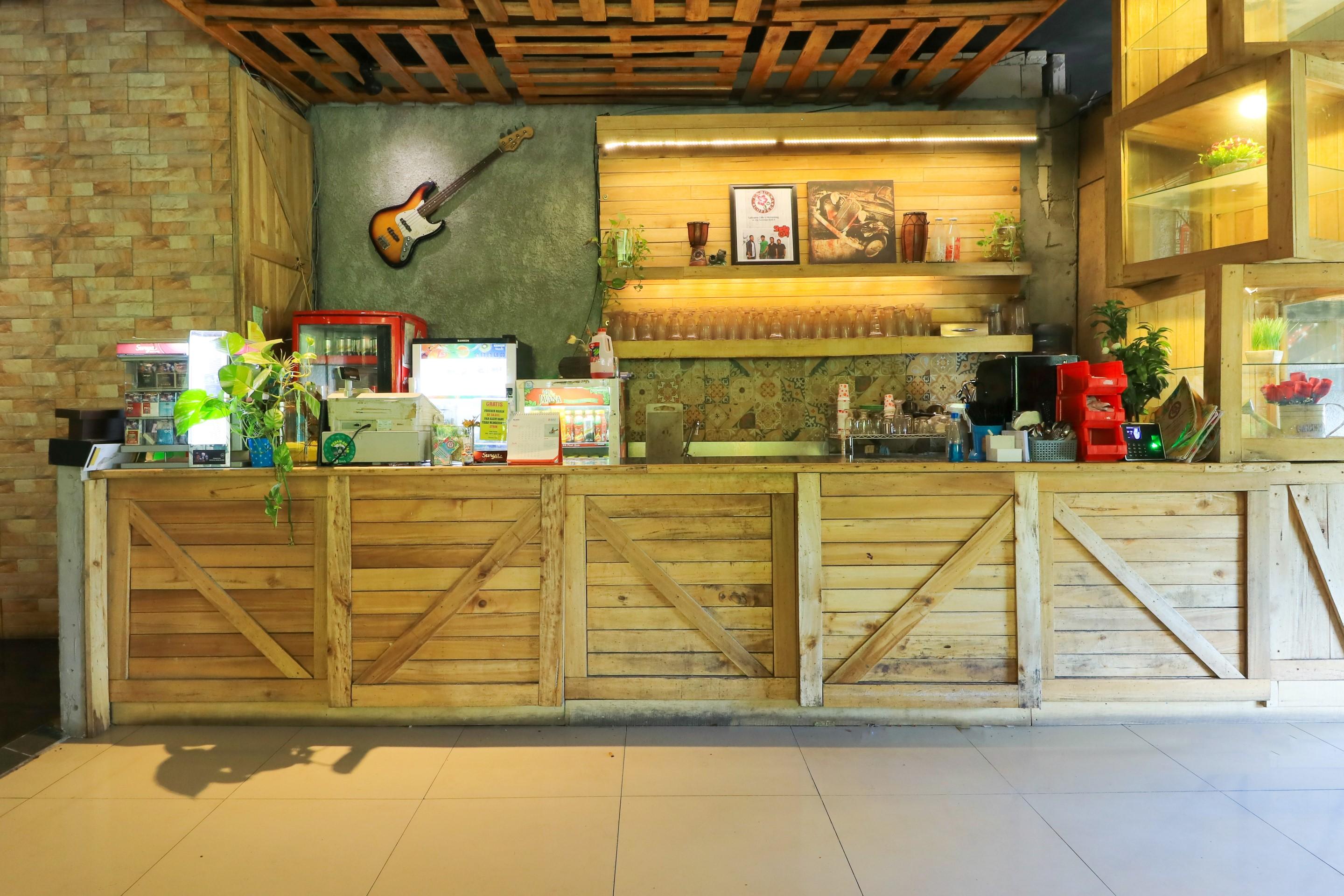 Labuana Homestay & Cafe Garden Makassar Exterior photo